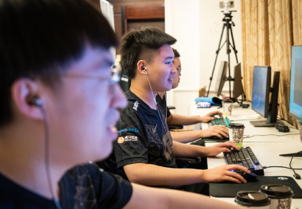 RNG轻松干碎PSG，8-1锁定4强席位，G2躺进MSI淘汰赛！