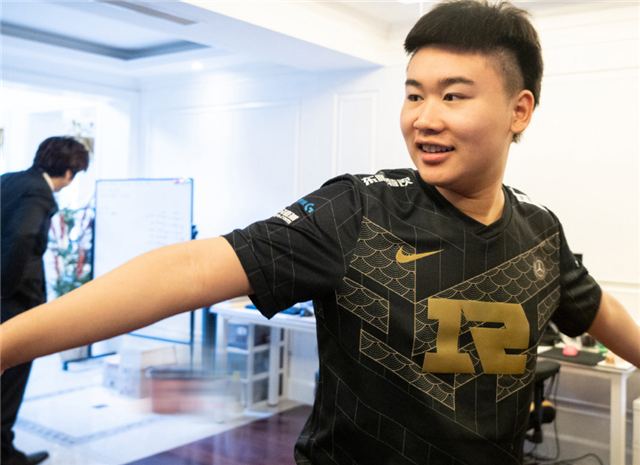 真担心RNG有“挂”？选手进比赛房间先检查一遍，bin被叮嘱却黑脸