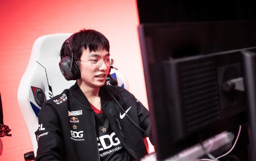 LOL：Imp排位挂机演Faker，支持RNG的就刷点，点名让李哥退役