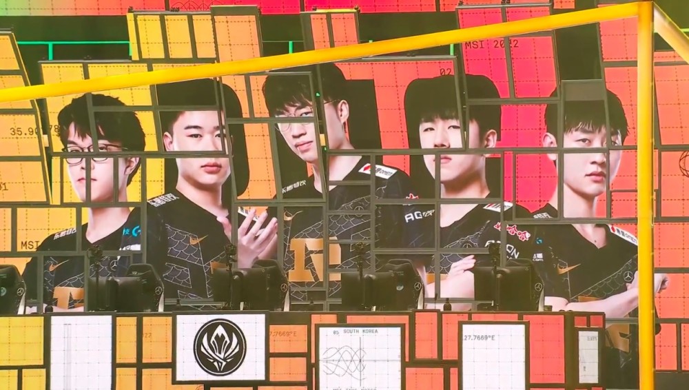 MSI突发报点事件！RNG草丛蹲伏EG，现场观众大叫，被LPL观众怀疑