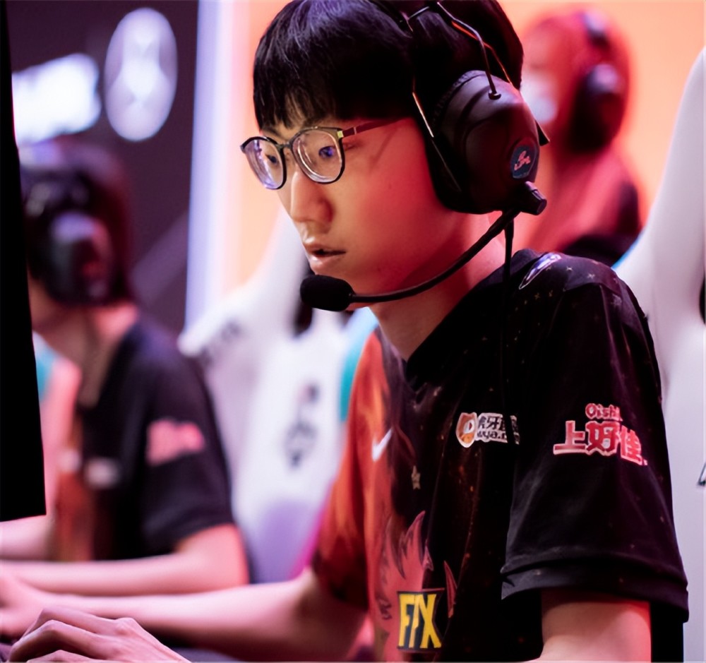 khan终于显露本来面目，8天时间2次喷LPL观众，不用来赚钱了？