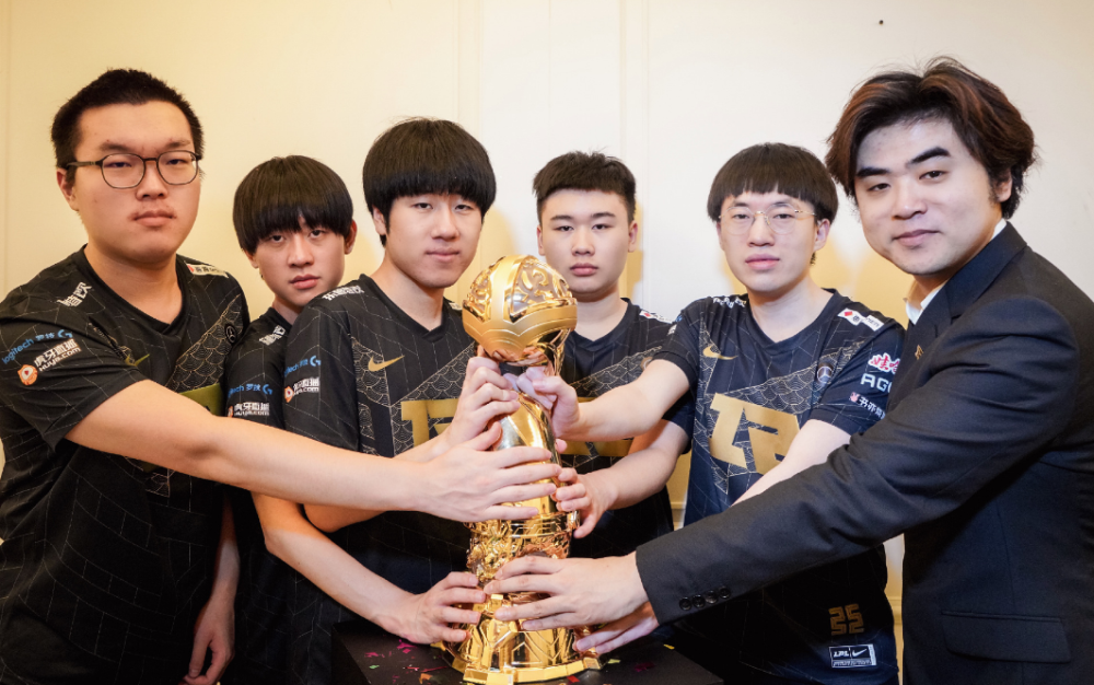 峡谷快讯：他也拿了大满贯？RNG再次夺冠，成MSI之王