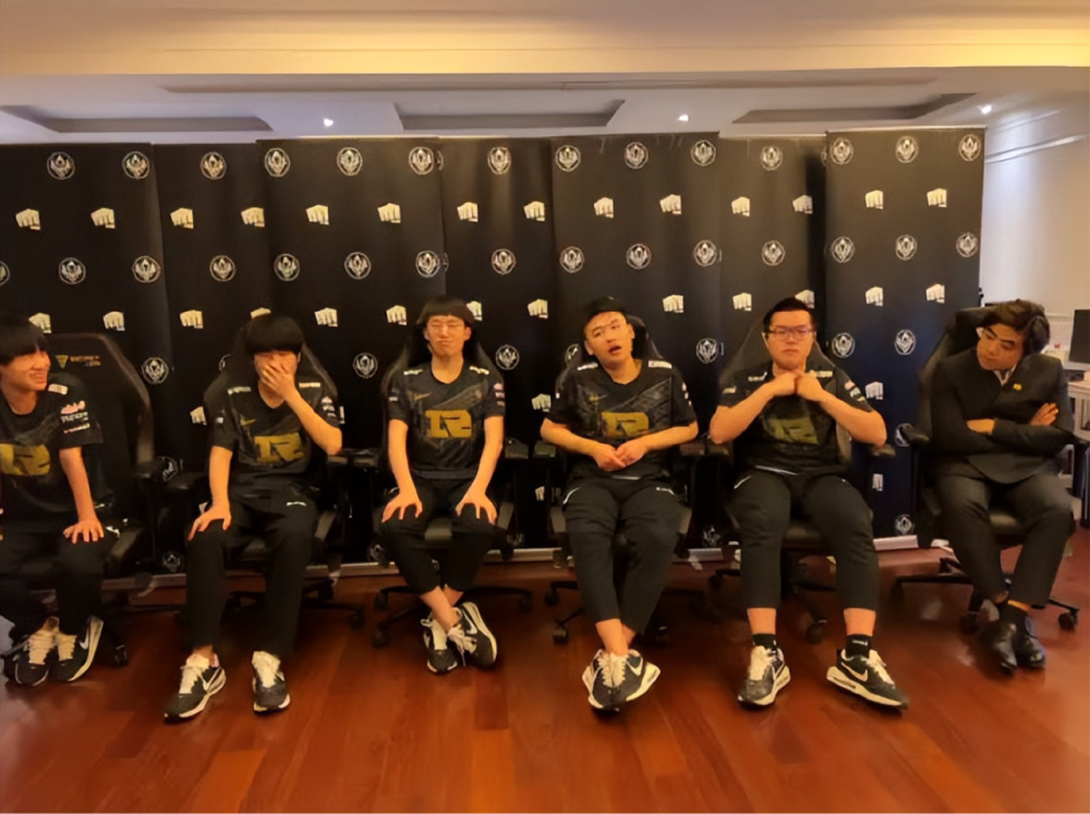 路人王dopa评价：Gala才是RNG最粗大腿，实力可能比uzi还强