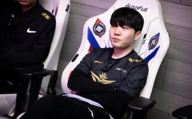 Doinb晒学京剧照片，天选华子名不虚传，都开始弘扬传统文化了