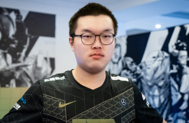 冠军上单离队，Rookie缺阵，TES深陷节奏！JDG：我成夺冠热门了