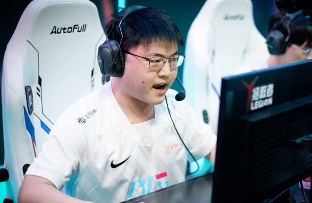 Uzi离队后首度发声：夏季赛休息，可惜自己还不够厉害！