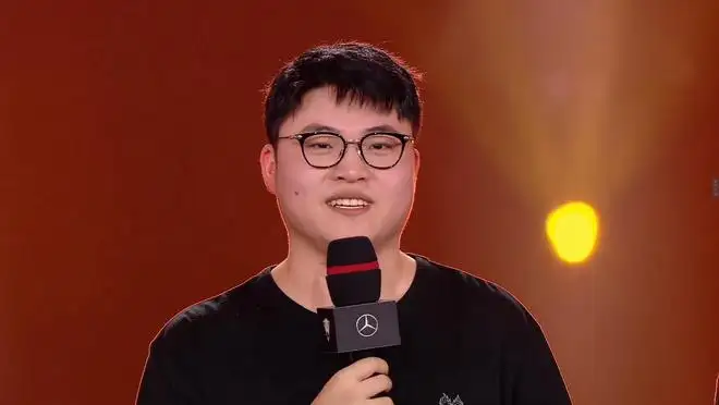 Uzi“二次退役”？BLG只想要他的直播权，回到赛场恐成泡影