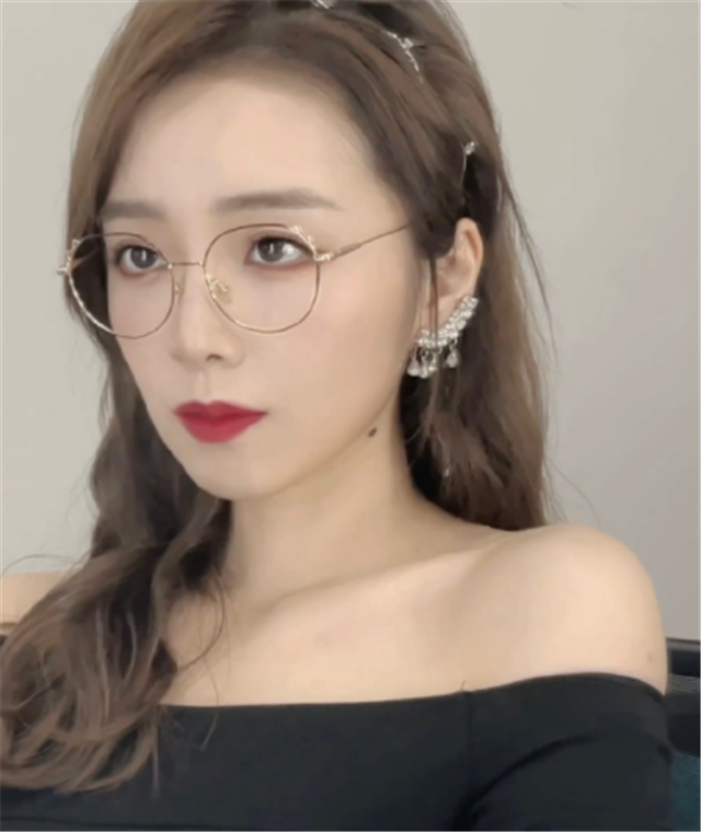 管泽元评价RNG上单事件：本想嘲讽还是算了，采访余霜得到3字回应