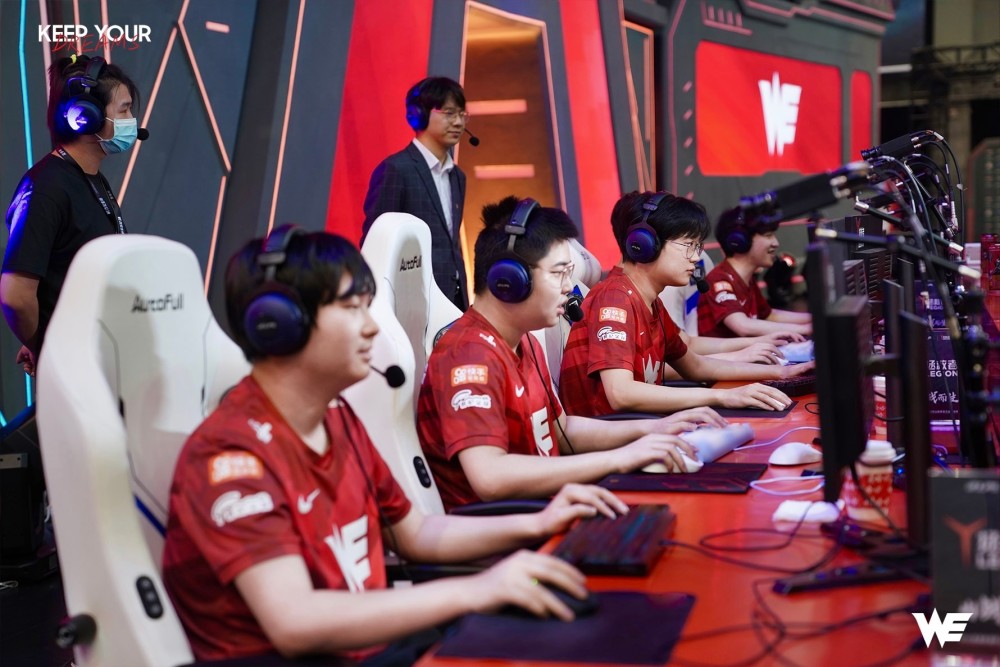 WE夏季赛七连败！阵容轮换始终一胜难求！老将情怀如今也舍弃！