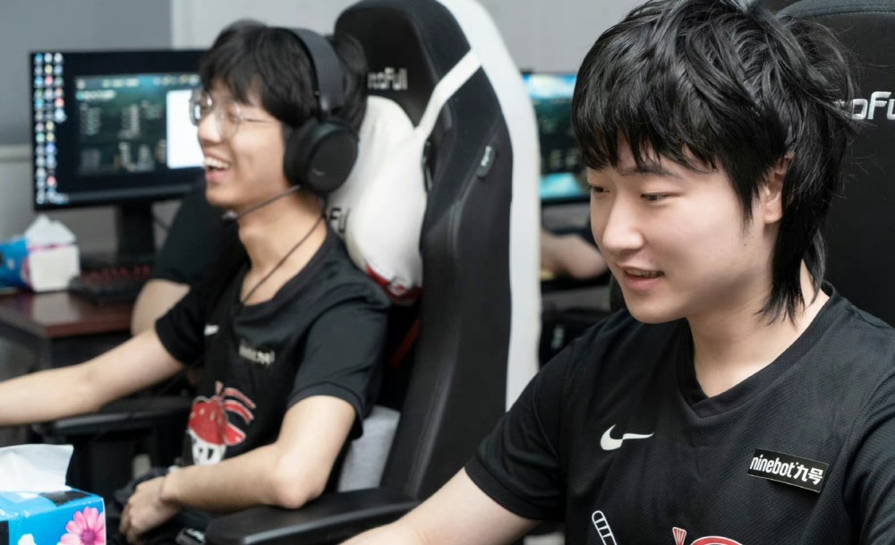 LPL黑马诞生，AL2-1战胜了TT，张嘉文：6胜3负排在第四名了