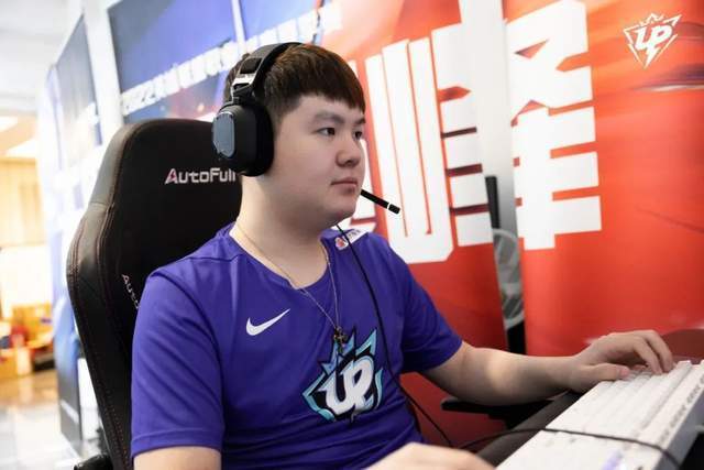 谁才是LPL最强上单？Theshy上路交手Rich，老队友肉鸡重回巅峰