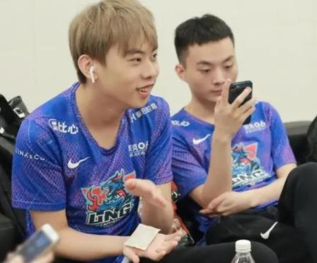 LPL上演决裂？超级上单怒喷：放弃8位数年薪续约结果欠薪5个月