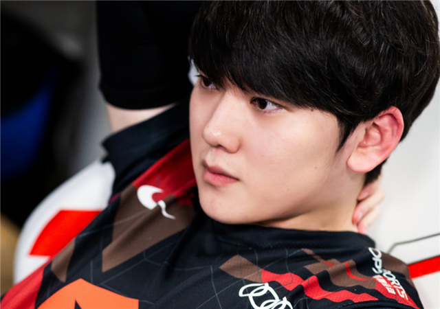 LCK又一战队遭重，战队收到刀片照片，甚至有人直接送到训练室