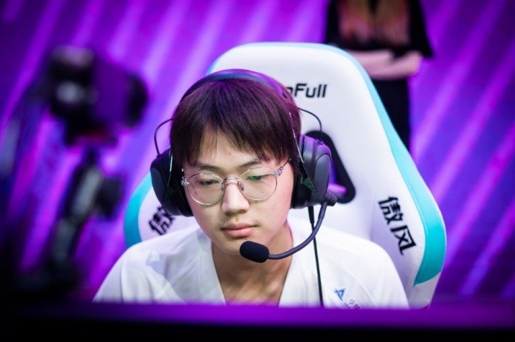 恭喜乐言！恋情曝光！女友颜值爆表，身材出色！主动承认恋情