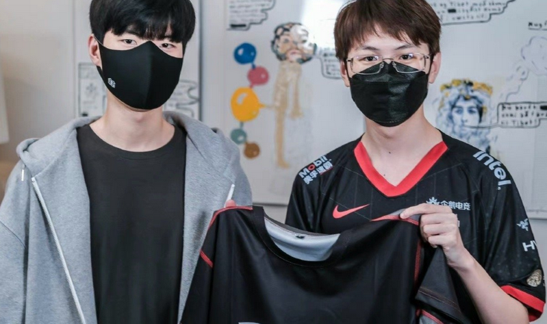 T1击败DRX继续称霸，Deft悲情，遇到Faker就输，北枫：心疼他