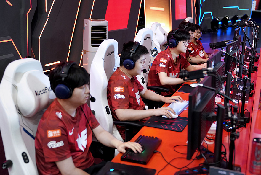 WE引入二队上单做轮换，粉丝却不抱希望：中野不换没有出头日！