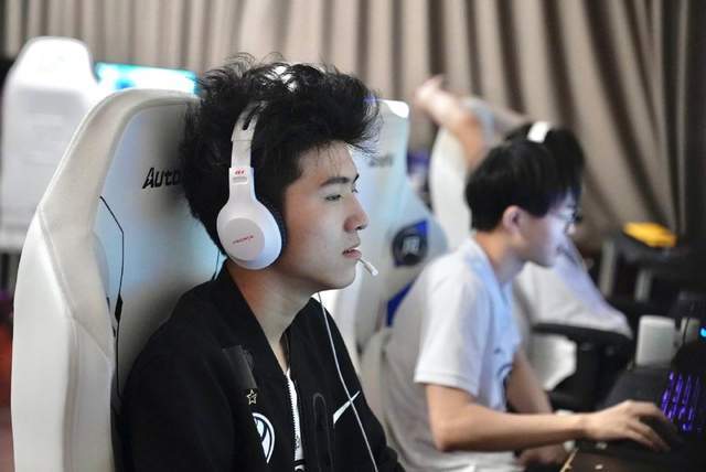 WE机会来了？对阵iG成首胜最后希望，LPL春晚再度来袭！