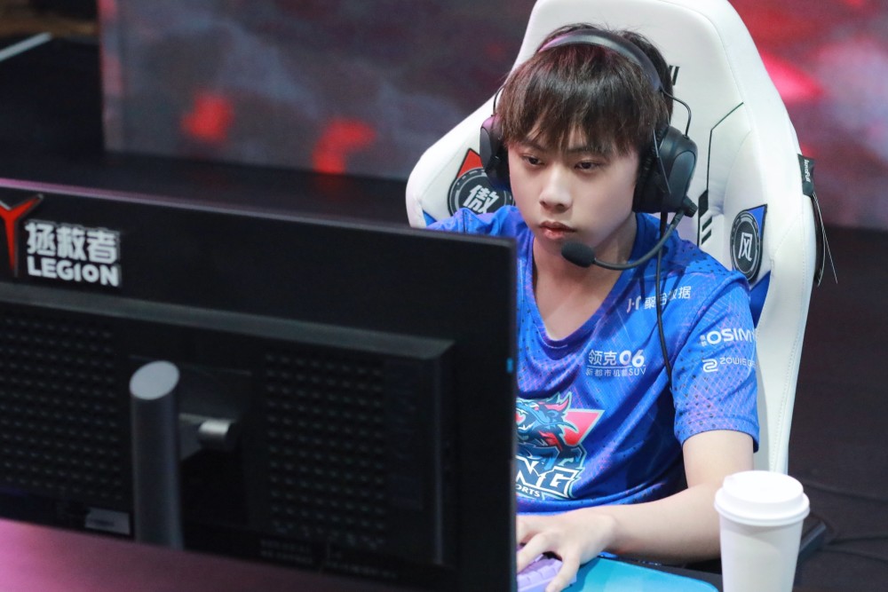 LPL最菜新人诞生？3场战绩5-28！粉丝喊话LNG官博：赶紧换Ale