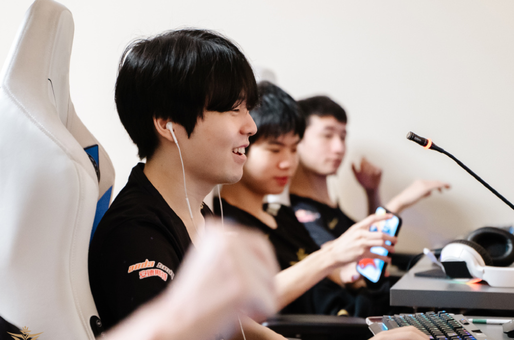 PandaC出现低级失误，V5零封LNG进季后赛，小狗Uzi吐露心声