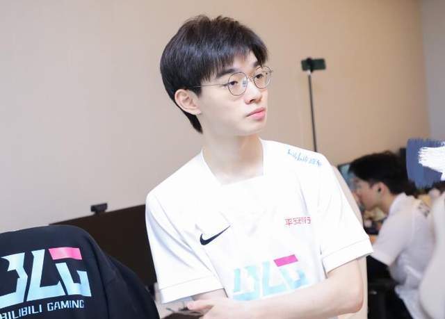 Doggo下调二队后很不服，再次发表不当言论，被整个赛区的人抵制