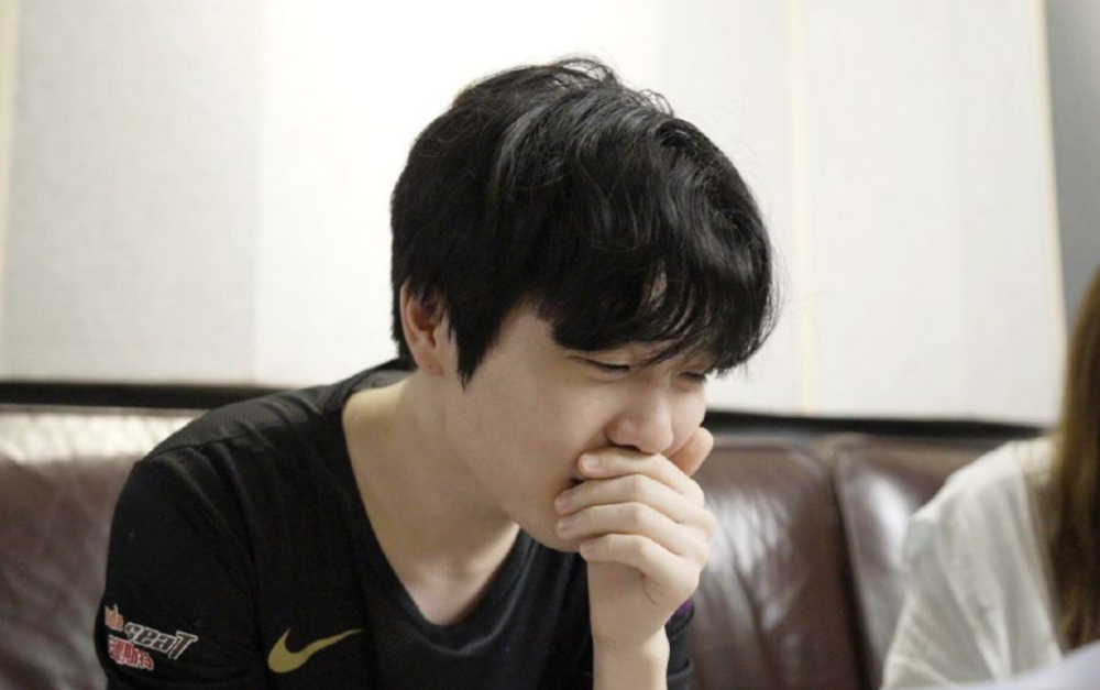 小钰叫声Rookie当场红温！赢LNG后采访到脸红，公费谈恋爱太甜了