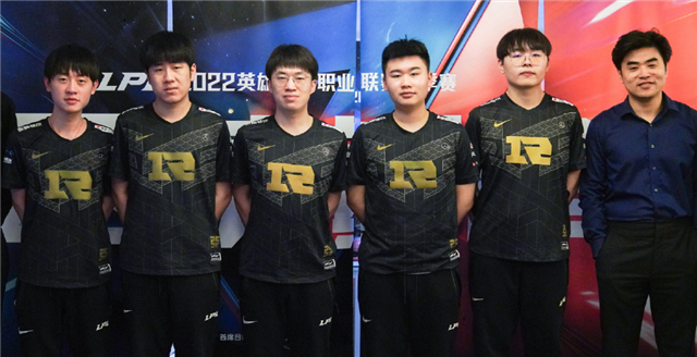 我们打EDG赢面很大，RNG老选手唏嘘：可惜最关键的一场s决赛没赢