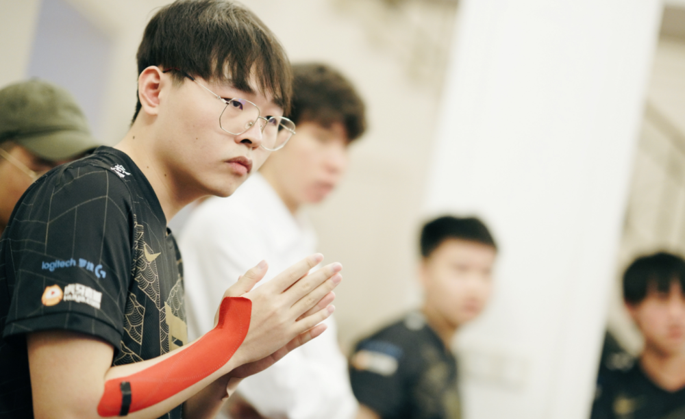 RNG一万劣势翻盘，呼吸哥一战封神！UZI：EDG犯下1个致命失误