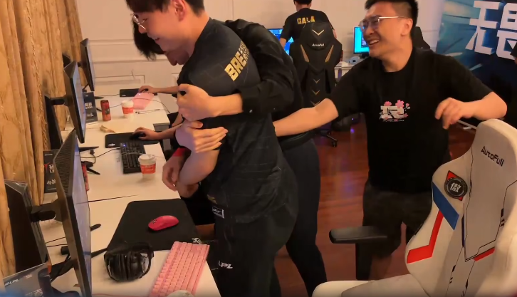 RNG抢龙翻盘击败EDG，北枫直呼可惜：中路死一次，比赛就没了