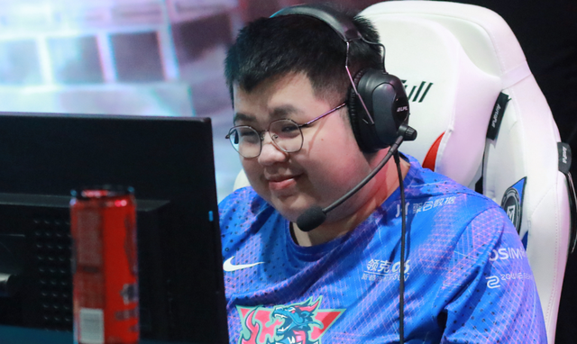 0-2输给V5后，韩网锐评LNG新上单：像业余玩家在打职业