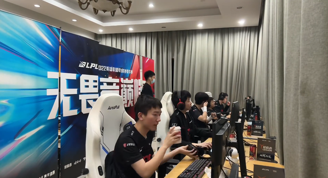 LPL最高分打野的实力！Kanavi一打二乱杀，冷少退游戏或遭处罚？