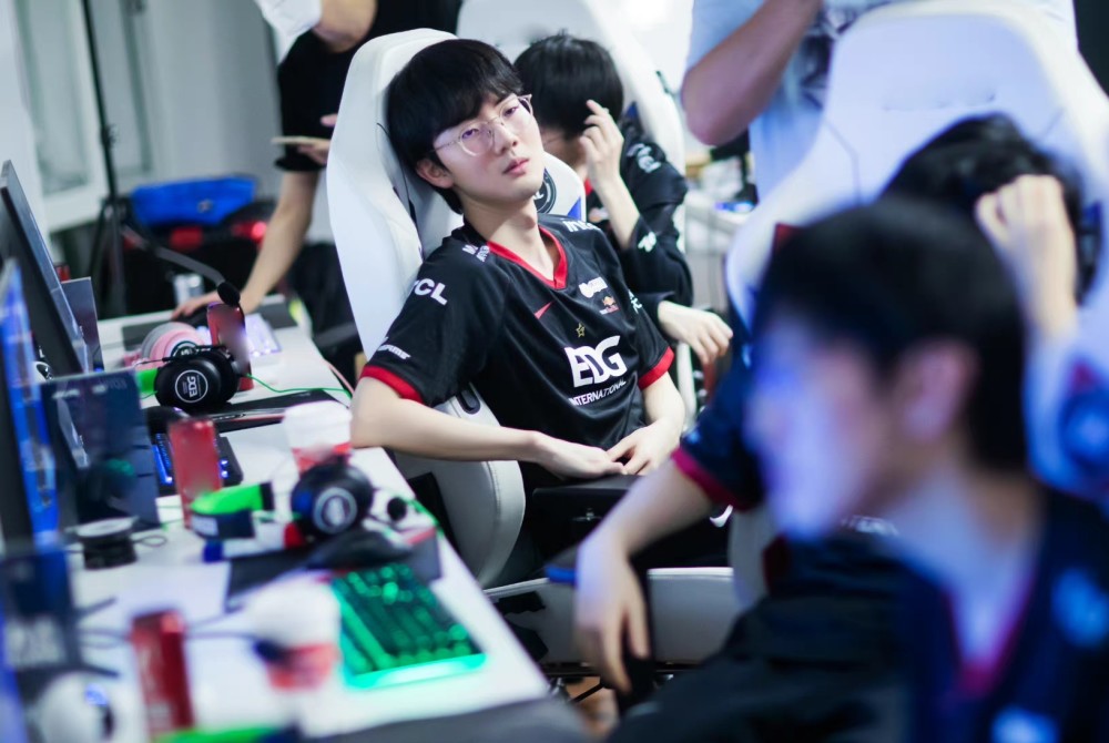 EDG1万经济领先被翻，官博评论高达1.4w条，张嘉文：稳赢的却输了