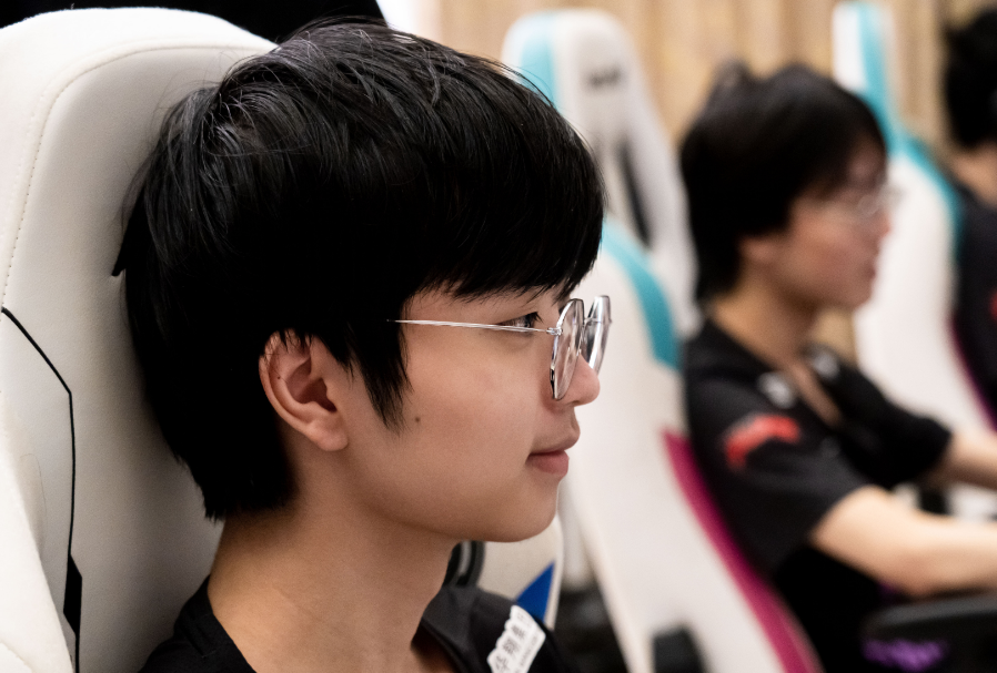 RA吞下五连败，基地网路多次出现波动，严重影响选手状态