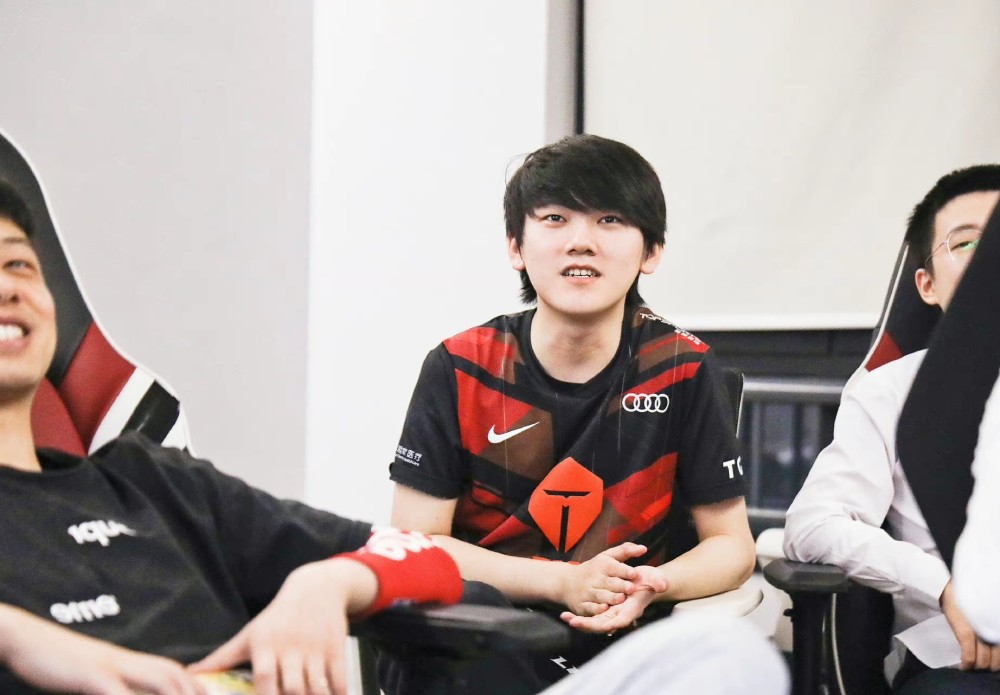 LPL谁最有可能前二，RNG赛程不错，张嘉文：JDG和滔搏更有可能