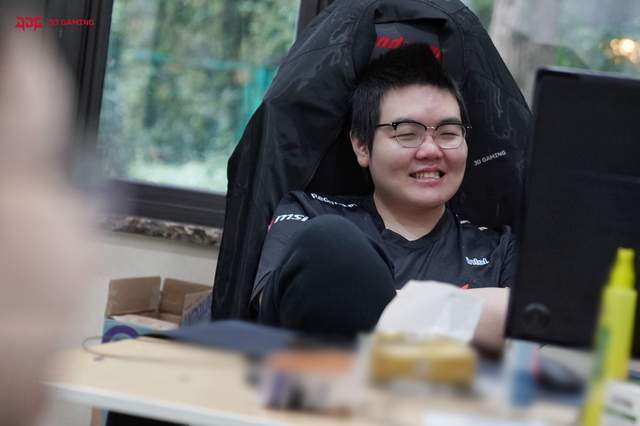 JDG零封强敌V5，9子哥C麻了！LPL各解说纷纷发文盛赞