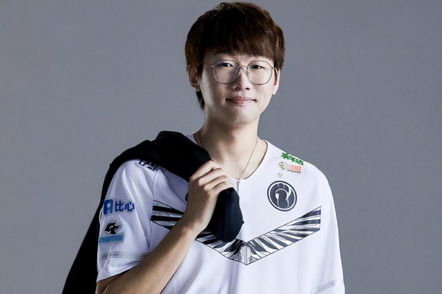 Ning锐评LPL四大AD：Viper没有顶级统治力，18年Uzi最强