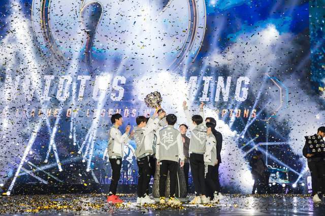 宁王谈电竞经理最强阵容：上单theshy无悬念，Uzi不是虚空的神