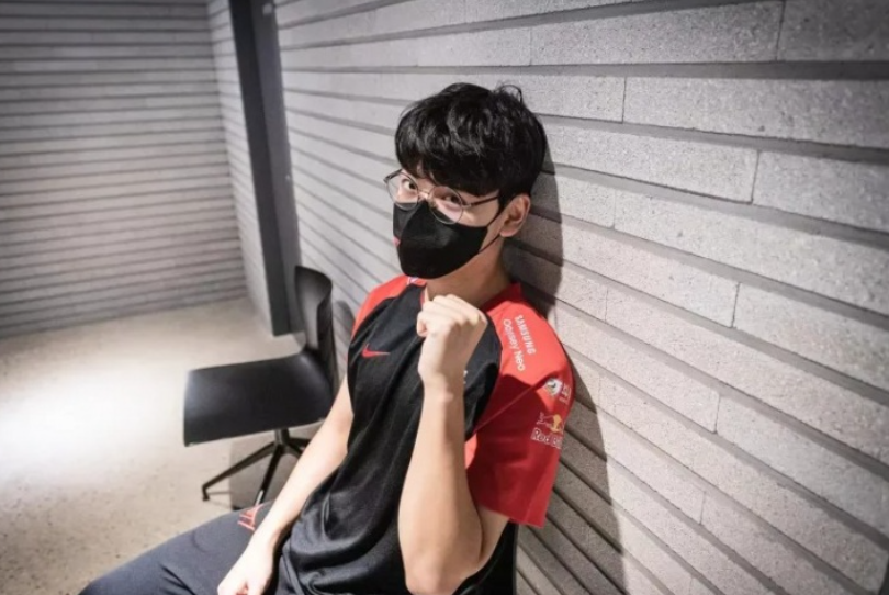 T1射手坚称是世界第一ad，队友：他的天赋抄LPL选手