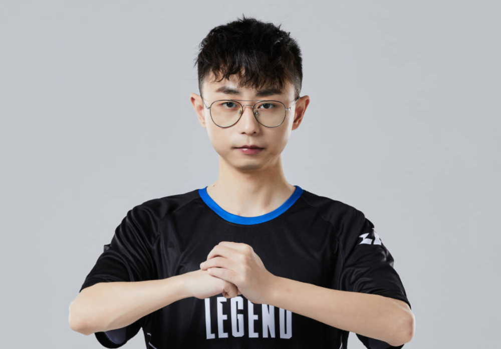 水晶哥大话说早了，被对手教育后，喜当儿