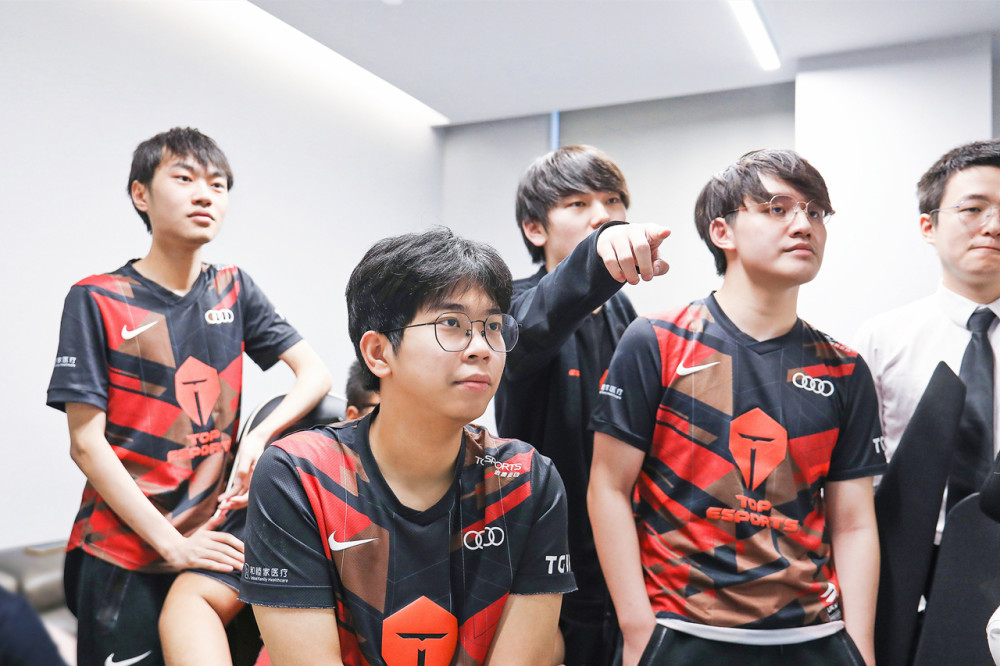 LPL第8周最佳阵容公布，阿水连续3次入选，3项数据第1打脸官方