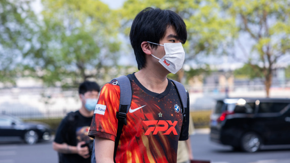 Elk露出破绽，FPX关键战击败UP，Lwx深夜回应粉丝