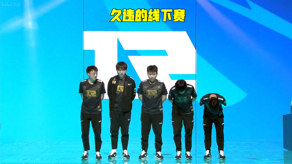 RNG干碎AL！呼吸哥格温1V4反杀2个，Wei称教练朱开很急