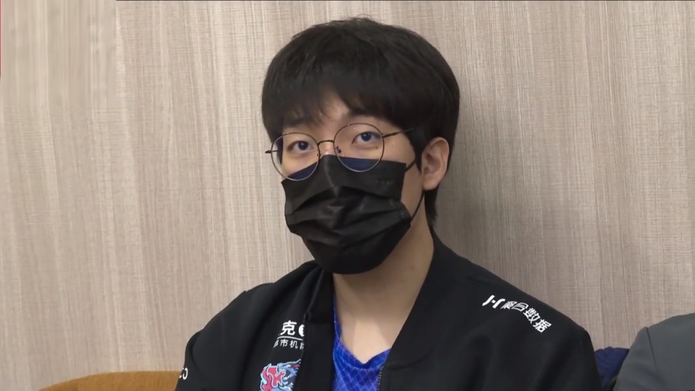 LPL最惨打野诞生！被队内三个人吸血，野怪都被吃，还得尽力Carry