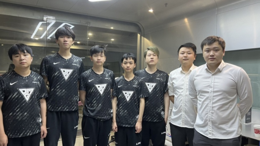 OMG战胜V5，LPL粉丝激动了，今年世界赛有四支全华班？