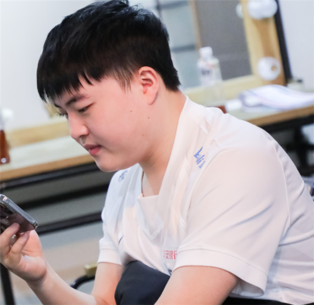 LPL才放话整饬国服，香锅就在排位中挂机：峡谷现在不如王者荣耀