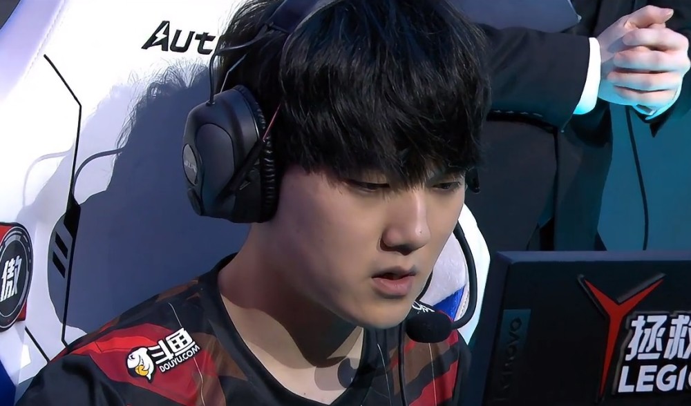 TES好事成双！JKL打破历史纪录，连拿两个五杀，再赢一场锁定头名