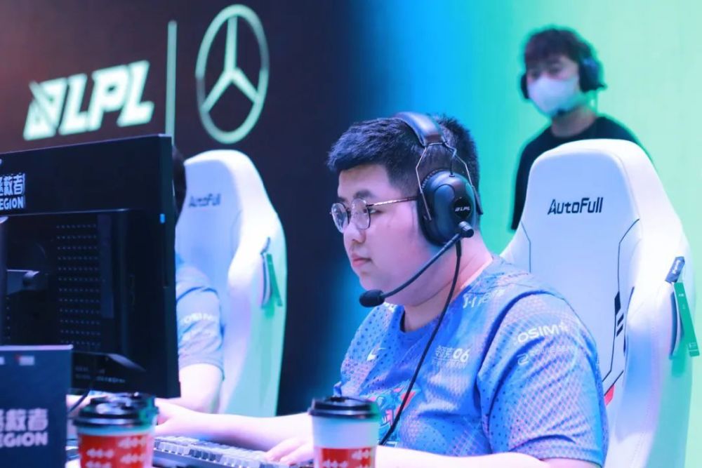 PandaC被打哭，LNG回应：提供必要的心理指导！