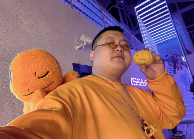 知名电竞摄影师宣布结婚喜讯，王思聪领衔前iG选手送祝福