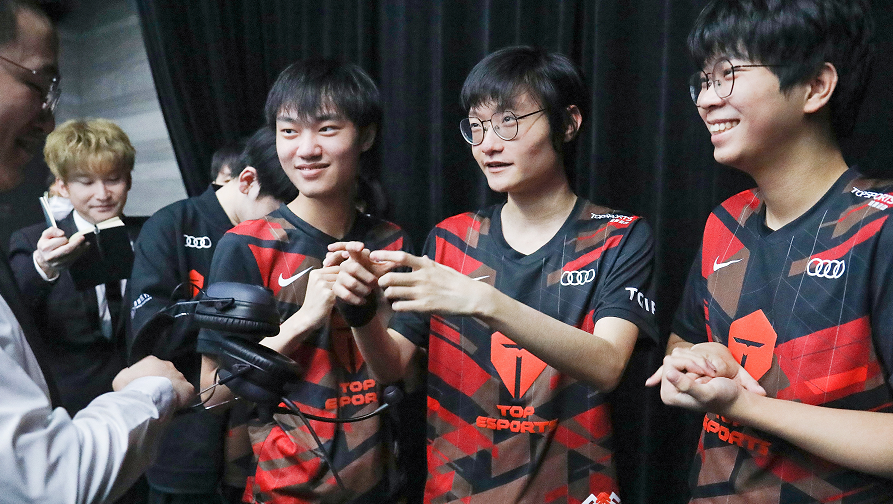 小天二连MVP，这次能够正面击败Kanavi？还能争夺常规赛MVP！