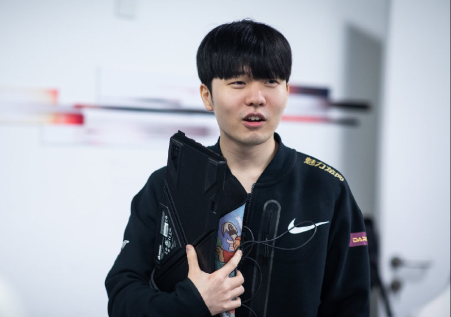 海外网友热议V5击败UP：XLB并不强！Rookie又完成了1V9