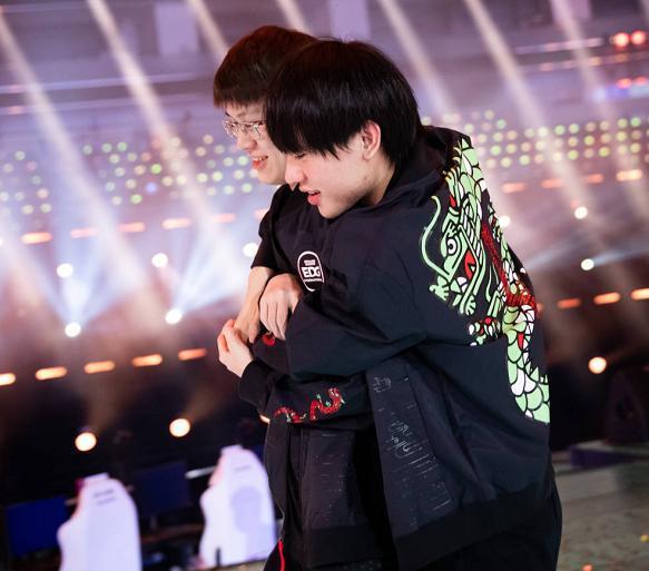 LPL史上最强队服盘点，IG只能排第二，第一名才是真神